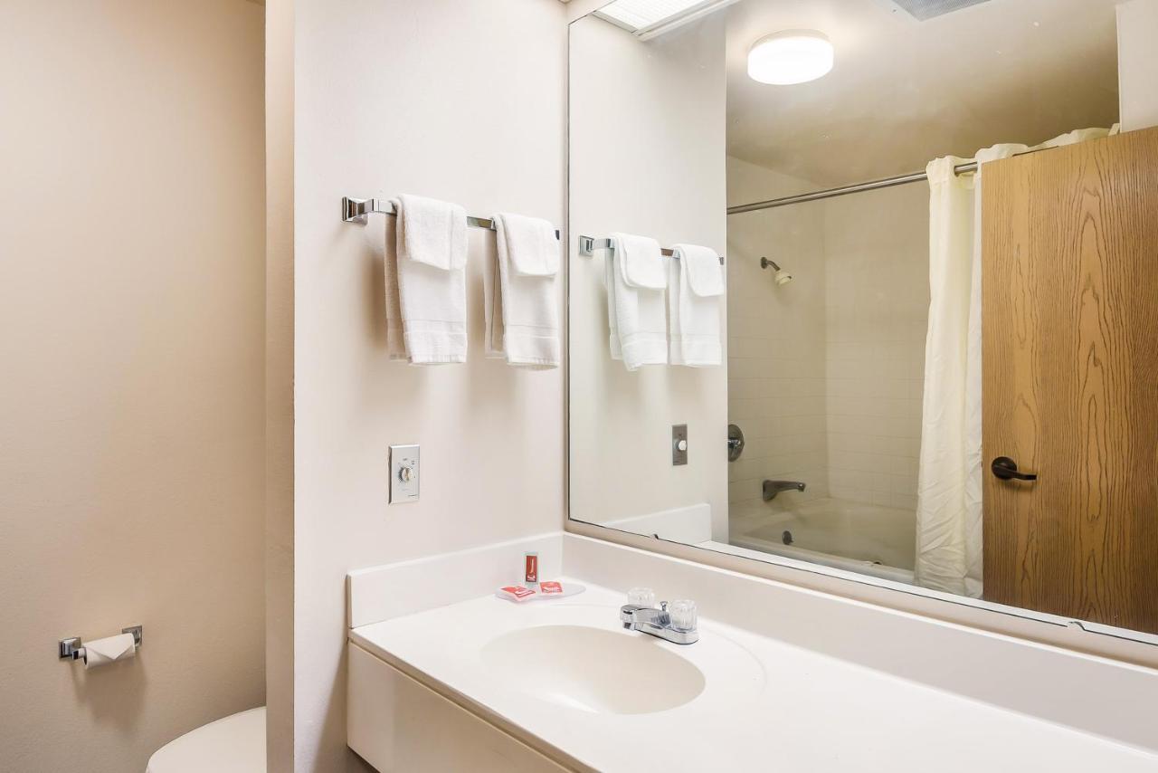 Econo Lodge Inn & Suites Peoria Illinois מראה חיצוני תמונה