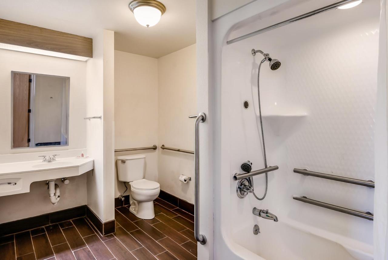Econo Lodge Inn & Suites Peoria Illinois מראה חיצוני תמונה