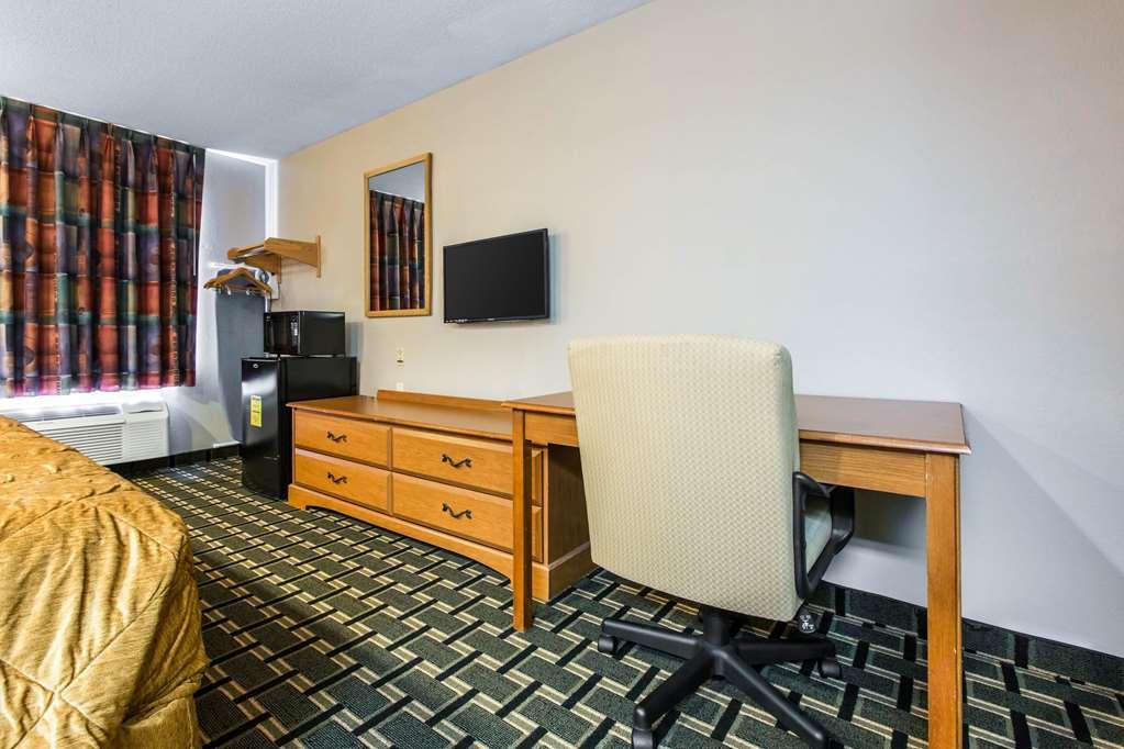 Econo Lodge Inn & Suites Peoria Illinois חדר תמונה