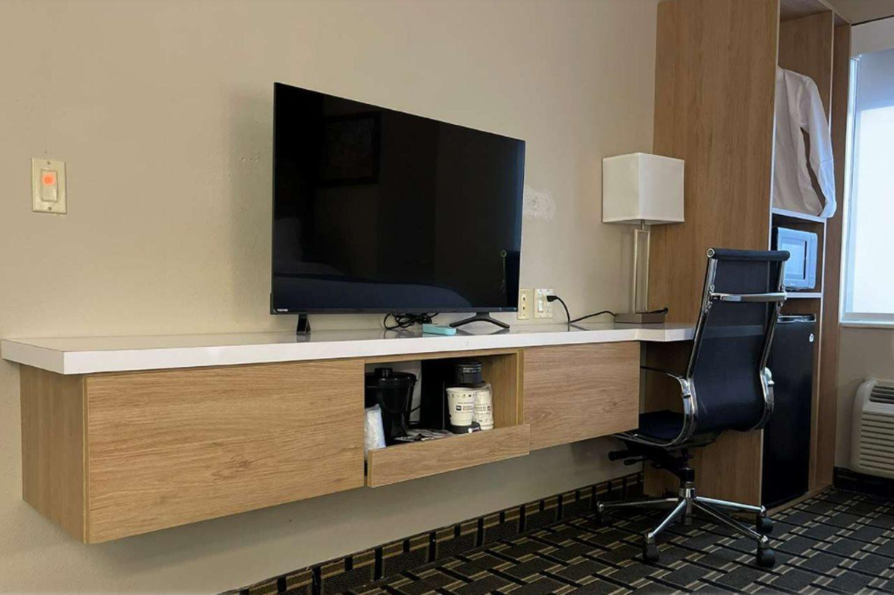 Econo Lodge Inn & Suites Peoria Illinois מראה חיצוני תמונה