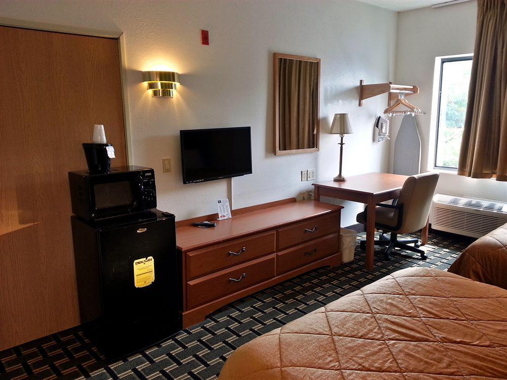 Econo Lodge Inn & Suites Peoria Illinois מראה חיצוני תמונה